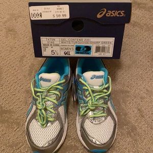 New in box ASICS women’s size 5 1/2 tennis shoe